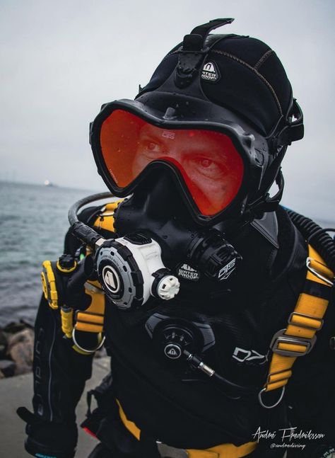 Navy Diver, Scuba Diving Equipment, Special Force, Lion Fish, Diving Equipment, Scuba Diver, Gas Mask, Scuba Diving, Snorkeling