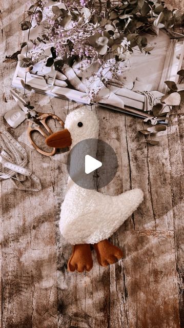 Michaela Haban | Bohème aesthetic | Fashion | Creativity on Instagram: "DIY fluffy teddy duck 🤍  I made this soft cuddle duck for our baby boy coming in March🩵.  If you would like to yourself here is what you need: • soft fabric ( I used a soft teddy material )  40cm x 50cm • brown or orange felt ( 25cm x 8cm ) for the peak and the feet. • stuffing filling material ( washable)  • I  draw a paper template for the duck ( the duck has a size of : lengh: 38cm , width 24cm , neck width 9cm , peak 6cm, feet 8cm • you can either use glue but I sewed it with the sewing machine.  #babyroom #babyzimmer #babyzimmerinspiration #babyroomdecor #babyrooms #schwanger #pregnant #babymusthaves #babyerstausstattung #momtobe #diydecor #bohointerior #diyhomedecor  #diyhome #diyinspiration #decorgoals" Baby Zimmer, Soft Teddy, Instagram Diy, The Duck, Boho Interior, The Peak, Baby Room Decor, Paper Template, Diy Fabric