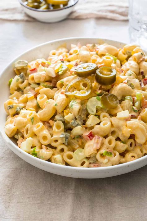 This jalapeno pasta salad is loaded with all classic flavors from your favorite macaroni salad but with a nice twist: Pickled jalapenos! Jalapeno Pasta, May Meal Plan, Salad With Jalapeno, Jungle Juice Recipe, Authentic German Recipes, Mexican Salad Recipes, Classic Macaroni Salad, Mexican Salad, Salads Ideas