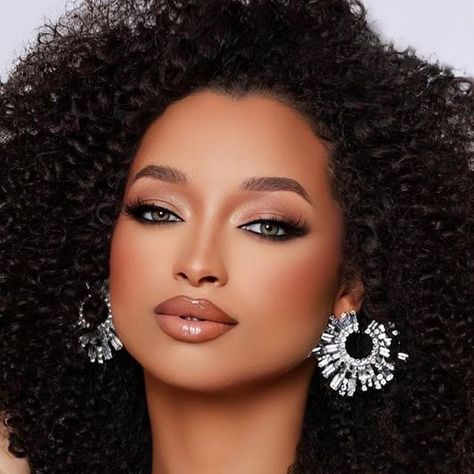 BQG | The Pageant Resource on Instagram: "Miss California USA is @tiannasclark 😍✨ Congratulations Queen! Video @pageant.vision - #BQG #pageantresource #beautypageant #pageant #pageants #missearthusa #pageantgirl #pageantqueen #missusa #missworld #missuniverse #pageantlife #pageanttips #missearth #misscaliforniausa" Pagent Makeup, Pageant Curls, Universe Makeup, Pageant Tips, Pageant Life, Miss Pageant, Miss California, Pageant Girls, Miss Usa