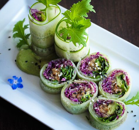 Raw Mushroom Spring Rolls - The Raw and The Cooked Raw Appetizers, Mushroom Spring Rolls, Raw Food List, Alkaline Snacks, Detoxifying Foods, Raw Food Diet Plan, Raw Food Cleanse, Veggie Rolls, Raw Snacks