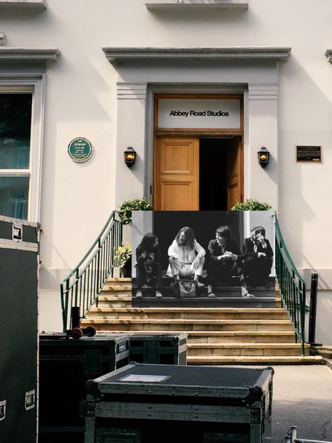 Beatles at abbey road studios before crossing for the album cover Abby Road Studio, Abbey Road Beatles, Happy Birthday Steve, The Beatles Abbey Road, Abbey Road Studio, Beatles Photos, Beatles Abbey Road, Abbey Road, Recording Studio