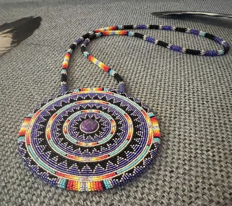 Beaded Medallion Patterns, Beaded Medallion Native American, Beaded Artwork, Huichol Pattern, Indian Colors, Beaded Medallion, Indian Beadwork, Beautiful Beaded Earring, Seed Bead Jewelry Patterns