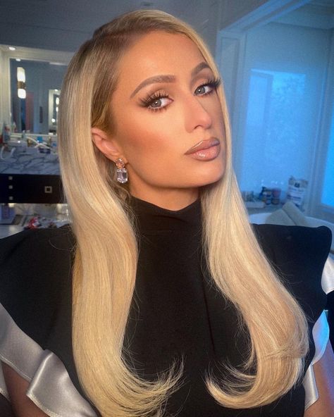 (3) Paris Hilton en Twitter: "#GlamBarbie ✨💘👸🏼💘✨ https://t.co/WUjC7z7GtG" / Twitter Paris Hilton Hair, Paris Hilton Makeup, Color Wow Dream Coat, Paris Hilton Style, Wow Dream Coat, Hilton Wedding, Warm Balayage, Perfect Blonde, Greasy Hair Hairstyles