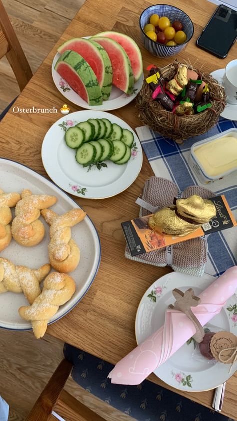 Easter brunch, spring vibe, aesthetics Easter Picnic Aesthetic, Easter Dinner Aesthetic, Easter Vibes Aesthetic, Easter Brunch Aesthetic, Breakfast Brunch Party, Easter Brunch Tablescape, Easter Aesthetic, Spring Breakfast, Spring Food