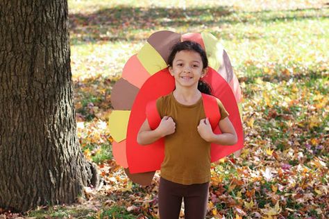 Your little ones can channel their inner turkey and become the most amazing gobblers on the planet with this easy craft. Turkey Costume, Diy Turkey, Turkey Feathers, Feathers, For Kids