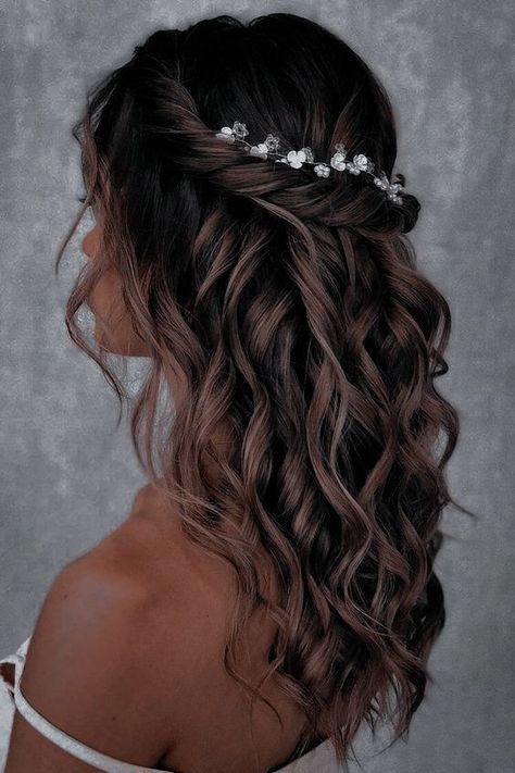 Hairstyles For Black Hair Wedding, Wavy Hairstyles With Braid, Prom Hairstyles Dark Hair, Hair For Prom Short, Decent Hairstyles, Fancy Hairstyles For Medium Hair, Short Hair Bridal, Hairstyles Designs, Curly Hairstyle Ideas