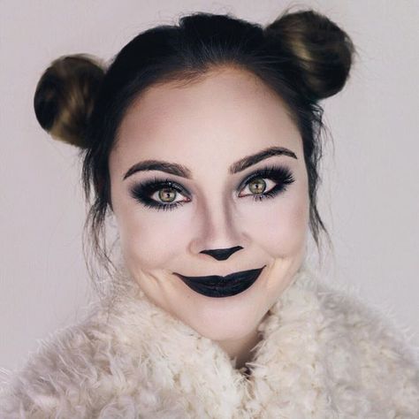 Cute and simple panda bear makeup that's perfect for halloween! Panda Inspired Makeup, Panda Costume Makeup, Make Up Karakter Simple, Panda Makeup Cute, Panda Bear Makeup, Panda Makeup, Carnaval Make-up, Makeup Karakter