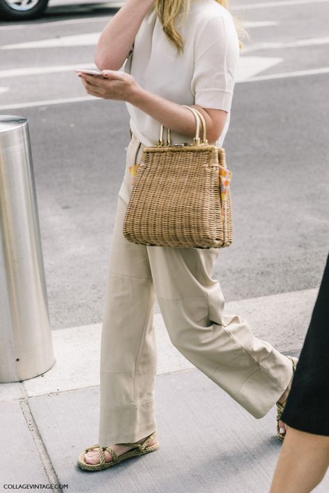 nyfw-new_york_fashion_week_ss17-street_style-outfits-collage_vintage-vintage-tome-150 Sacs Design, Parisienne Chic, Minimalist Bag, Minimalist Shoes, Wicker Bags, Collage Vintage, Rattan Bag, Jane Birkin, Handbags Women