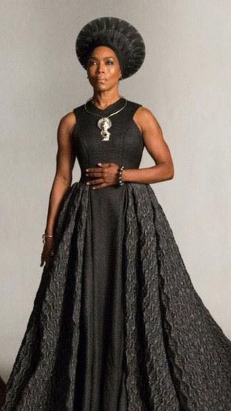 Queen Mother Wakanda Forever Outfit Women, Wakanda Forever Costume Design, Wakanda Outfit Women, Wakanda Outfits, Wakanda Costume, Athena Grant, Louisiana Voodoo, Mon Mothma, Black Panther Costume