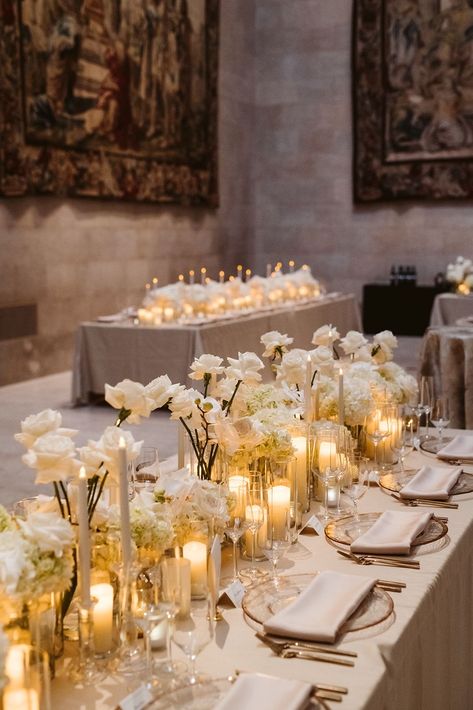 Luxury Wedding Centerpieces Decor, Classy Table Decor Wedding, Elegant Dinner Decorations, Contemporary Wedding Decorations, Romantic Decor Wedding, Art Deco Flowers Wedding, Modern Italian Wedding Decor, Timeless Reception Decor, Neutral Wedding Floral Arrangements