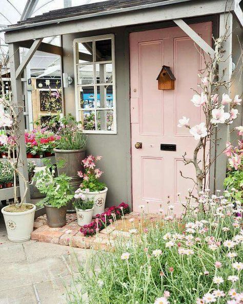 Cute Garden Shed, Garden Shed Design, Shed Design Ideas, Ideas For Backyard, Cute Garden, Shed Colours, Shed Doors, Pink Door, Backyard Sheds