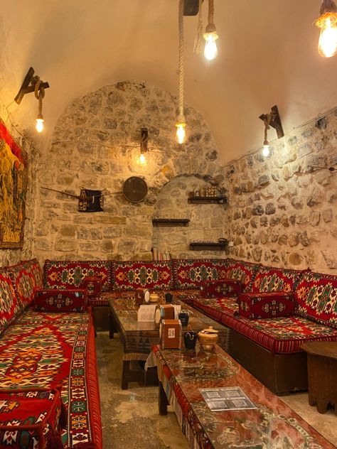 Persian Design Interior, Bedouin Restaurant, Turkish Apartment, Traditional House Decor, Turkish Interior Design, Turkish Homes, Turkish Cafe, Modern Arabic Interior, Turkish House