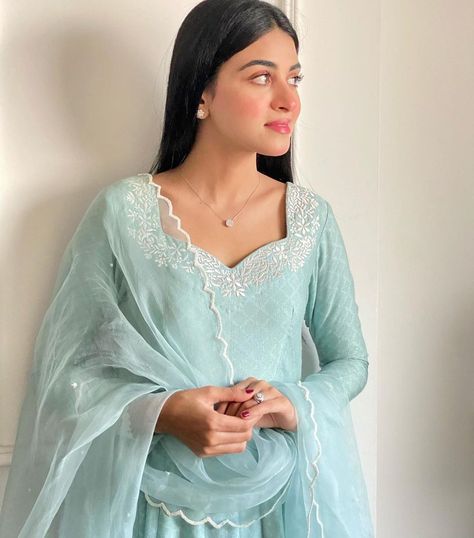 Simple Anarkali Suits Classy, Simple Anarkali Suits, Suit Neck Designs Indian, Anmol Baloch, Long Kurta Designs, Salwar Neck Designs, Stylish Kurtis Design, Anarkali Dress Pattern, Simple Kurta Designs