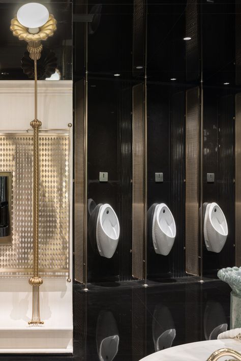 Luxurious Public Bathrooms, Hotel Public Toilet Design, Public Washroom Design, Restaurant Restroom Design, Bathroom Architectural Digest, Public Toilet Design, Men Toilet, Public Washroom, Commercial Bathroom Designs