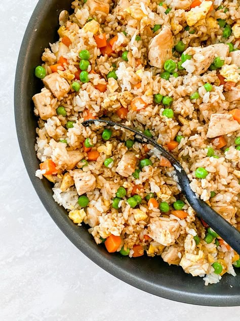 Healthy Chicken Fried Rice, Macro Foods, Sweet Potato Snacks, Healthy Fried Rice, Healthy Rice Recipes, High Protein Meal Plan, Macro Recipes, Protein Meal Plan, Chicken Fried Rice Recipe