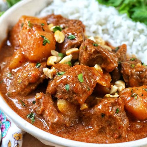 Slow Cooker Beef Massaman Curry Beef Massaman Curry Slow Cooker, Slow Cooker Massaman Curry Beef, Massaman Beef Curry, Beef Curry Slow Cooker, Chicken Massaman Curry, Slow Cooker Beef Curry, Beef Massaman, Beef Massaman Curry, Massaman Curry