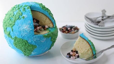 This Earth-shaped cake hides a core of chocolate rock candy. Perfect for celebrating Earth Day! Earth Cake, Chocolate Rocks, Surprise Cake, Frozen Cake, Rock Candy, Cute Desserts, Piece Of Cakes, Let Them Eat Cake, Cake Pans