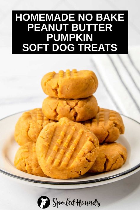 Soft Treats For Dogs, Dog Treats With Peanut Butter, Treats With Peanut Butter, No Bake Dog Treats, Dog Cookie Recipes, Soft Dog Treats, Homemade Pet Treats, Pet Treats Recipes, Dog Treats Homemade Easy