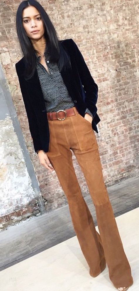 Suede Trousers Outfit, Suede Pants Outfit Camel, Camel Dress Pants Outfit, Caramel Trousers Outfit, Outfits With Camel Pants, Cognac Pants Outfit, Camel Colored Pants Outfit, Camel Pants Outfit Work, Tan Corduroy Pants Outfit