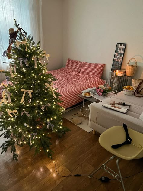 Christmas Tree In Small Apartment, Winter Apartment Aesthetic, Apartment Decorating Christmas, Christmas Apartment Aesthetic, Christmas Room Decor Aesthetic, Bedroom Christmas Tree, Small Apartment Christmas, Balance Lifestyle, Work Balance