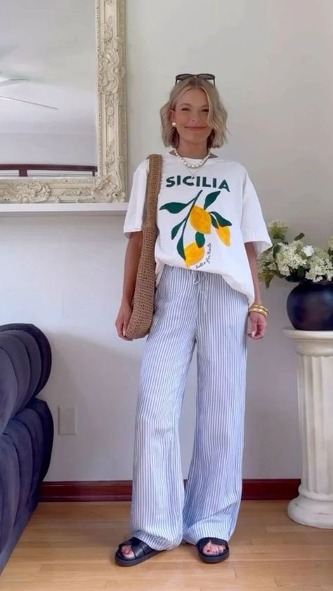 Outfits For Home Comfy Summer, Striped Flowy Pants Outfit, Coastal Street Style, Relaxed Work Outfit Summer, Linen Airport Outfit, Stripped Pant Outfits Summer, Linen Pants And Tshirt Outfit, Outfit Ideas Linen Pants, White Linen Pants Outfit Work