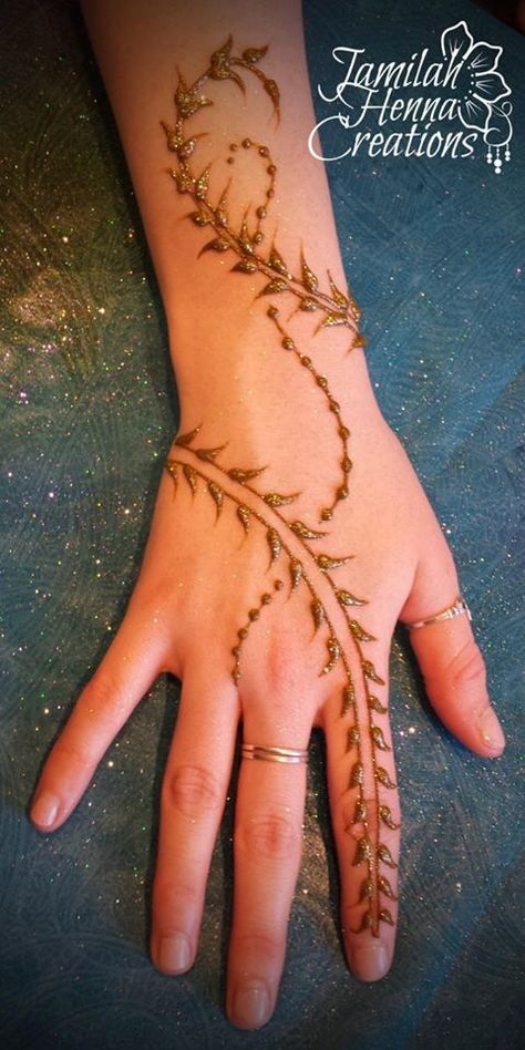 Arabic vine henna www.jamilahhennacreations.com Hand Henna Simple, Henna Tutorial, Arabic Henna Designs, Henna Tattoo Hand, Tattoo Henna, Henna Style, Beautiful Henna Designs, Henna Party, Henna Designs Easy