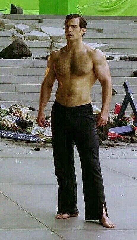 Newly-resurrected Superman shirtless in Justice League Henry Superman, Henry Cavill Shirtless, Superman Henry Cavill, Love Henry, Handsome Actors, Shirtless Men, Henry Cavill, Perfect Man, Muscle Men