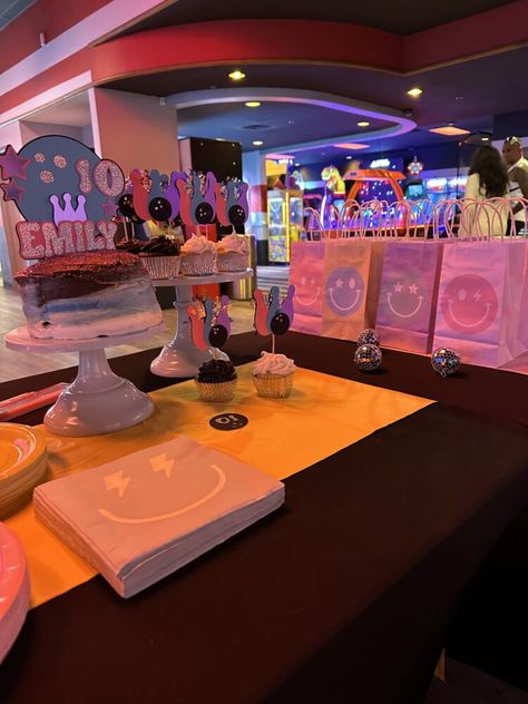 10th Bowling Party for a Tween Girl | Mamallamallama on the weekly Girls Bowling Birthday Party Ideas, 10th Birthday Girl Themes, Bowling Party Ideas, Bowling Aesthetic, 12th Birthday Party Ideas, Girls Bowling, Birthday Sleepover Ideas, Birthday 16, Preppy Birthday