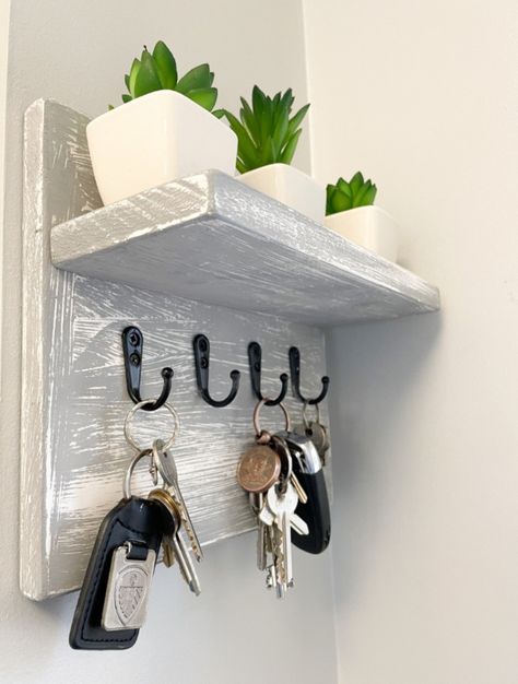 Modern Key Holder, Entryway Key Holder, Key Organiser, Key Holder Diy, Wooden Key Holder, Neutral Home Decor, Key Chain Holder, Key Storage, Wall Key Holder