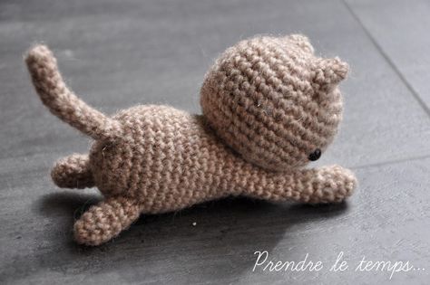 Prendre le temps - Chat - Crochet Crochet Toys Free Patterns, Crochet Nursery, Crochet Mobile, Crochet Toys Free, Knitted Toys, Crochet For Beginners, Crochet Tutorial, Crochet Toys, Granny Square