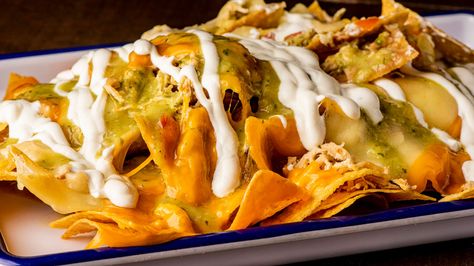 Cheese For Nachos, Best Cheese For Nachos, Mexican Sandwich, Type Of Cheese, How To Make Nachos, Mexican Menu, Traditional Mexican Dishes, Pork Cutlets, Nachos Recipe