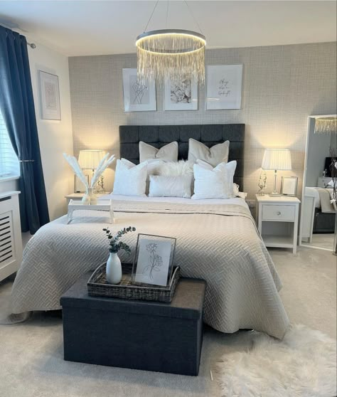 Grey Bedroom Decor Accent Wall, Dark Grey Headboard Bedroom Ideas, Grey Wall Bedroom, Grey Walls Bedroom, Grey Headboard Bedroom Ideas, Boutique Bedroom, Grey Headboard Bedroom, Light Gray Bedroom, Grey Bedroom Design