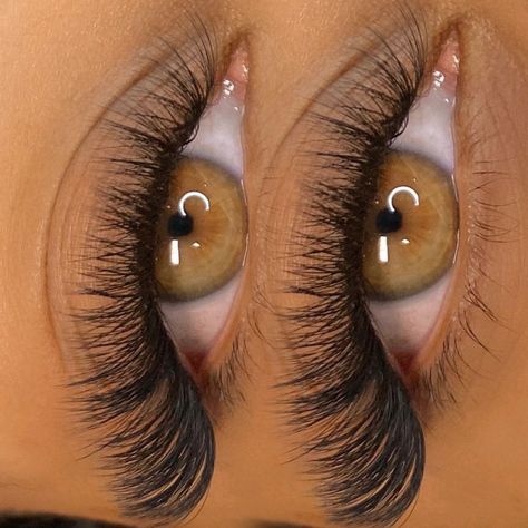 Hybrid Lash Extensions Styles Wispy, Eyelash Extensions Wispy, 3d Lash Extensions, Types Of Eyelash Extensions, Eyelashes Natural Look, Eyelash Clusters, Cluster Eyelash Extensions, Lashes Fake Eyelashes, Wispy Eyelashes