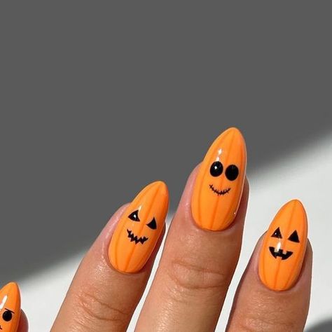 Neutral Halloween Nails, Cute Pumpkin Nails, Easy Fall Nail Designs, Pumpkin Nail Designs, Candy Corn Nails, Pumpkin Nail, Neutral Halloween, Halloween Nail Art Ideas, Pumpkin Nail Art