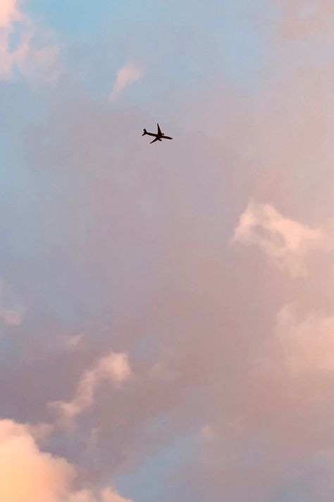 Airplane sky aesthetic Aesthetic Pictures Airplane, Planes In The Sky, Aesthetic Airplane Pictures, Sky Airplane Aesthetic, Sky With Airplane, Travel Aesthetic Airplane, Riso Zine, Airplane In The Sky, Plane In The Sky