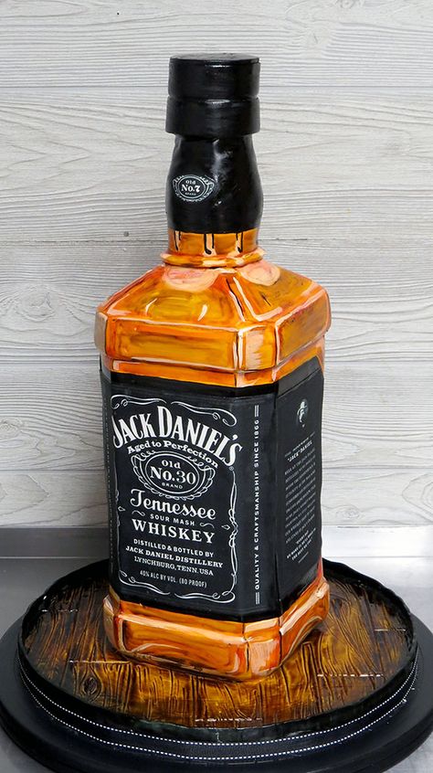 Buttercream Board, Liquor Bottle Cake, Jack Daniels Cake, Cakes Fancy, Strawberry Wedding Cakes, Liquor Cake, Cake Design For Men, Alcohol Cake, Barrel Cake