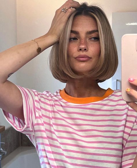 Instagram, inspiration, aesthetic, hairstyle, haircut Hair Inspiration Short, Girl Haircuts, Penteado Cabelo Curto, Trending Haircuts, Blonde Bobs, Short Hair Haircuts, Short Blonde Hair, Hair Envy, Bobs Haircuts