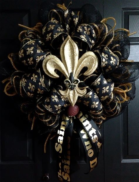 Saints wreath Juneteenth Wreath, Door Wreaths Spring, Saints Wreath, Cotton Boll Wreath, Cowboys Wreath, Diy Wreath Bow, Sports Wreaths, Mardi Gras Wreath, Football Wreath