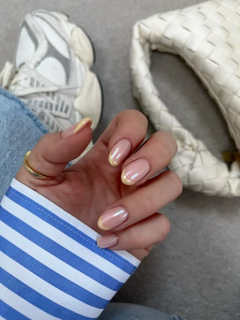 biab french chrome pastel manicure inspo yellow queen bee Lemon Biab Nails, Yellow Biab Nails, Holiday Nail Inspo Summer Short, Yellow Lemon Nails, Lemon Yellow Nails, Lemon Nails Designs, Summer Biab Nails, Summer Yellow Nails, Honey Nails