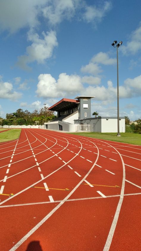 Track And Field Wallpaper, Track And Field Background, Track And Field Aesthetic, Track Pics, Track Szn, Track Aesthetic, Aesthetic Running, Field Aesthetic, Running Photography