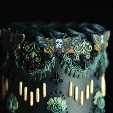 Goth Cakes, Gothic Cake, Spooky Cake, Cake Form, Hand Painted Cakes, Fashion Cakes, Just Cakes, Halloween Desserts, Vegan Treats