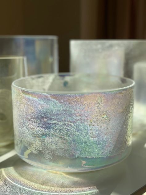 Sound Bath Crystal Bowls, Crystal Tones Singing Bowls, Crystal Singing Bowls Aesthetic, Crystal Sound Bowls, Healing Room Ideas, Desert Waves, Crystal Singing Bowls, Healing Room, Crystal Bath