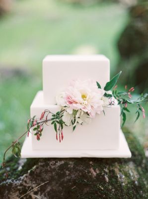 Square Wedding Cakes Simple, Wedding Cake Flowers Simple, Wedding Cakes Simple, Square Wedding Cake, Wedding Cake Simple Elegant, Cakes Simple, Square Wedding Cakes, Groom Wedding Cakes, Elegant Wedding Inspiration