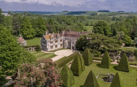 The magnificent Athelhampton House in Dorset is a manor with spectacular Tudor interiors, 19th-century formal gardens and a fascinating history. Houses For Sale Near Me, Far From The Madding Crowd, Uk Houses, Oak Front Door, Royal Home, Houses Uk, English Manor Houses, Exquisite Gardens, English Castles