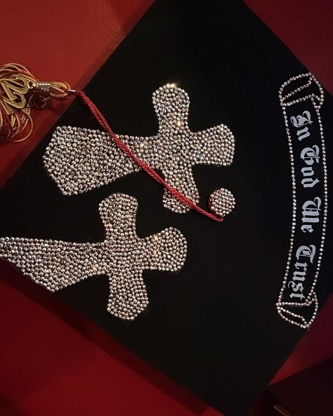 Grad Cap Inspo College, 2024 Cap Designs, Chrome Hearts Graduation Cap, Cap Gown Decoration, Black Graduation Cap Designs, Y2k Graduation Cap, Graduation Cap Designs 8th Grade, Hip Hop Graduation Cap, Black Grad Cap Ideas