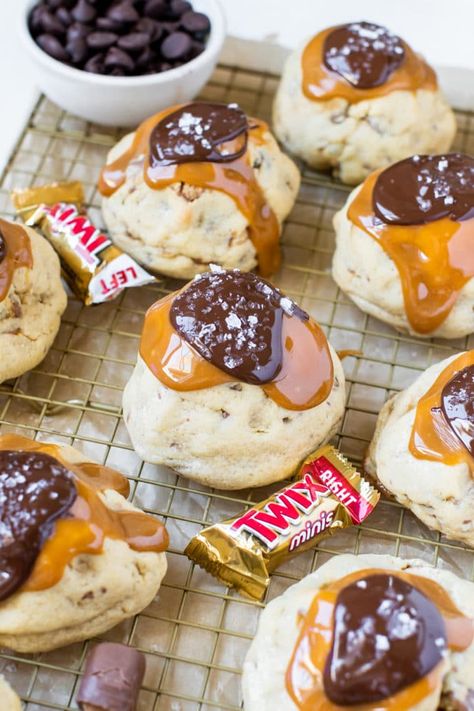 Twix Candy Bar, Twix Candy, Shortcake Cookies, Strawberry Shortcake Cookies, Chocolate Chip Pudding, Peanut Butter Cup Cookies, Twix Cookies, Giant Cookie, Creamy Caramel