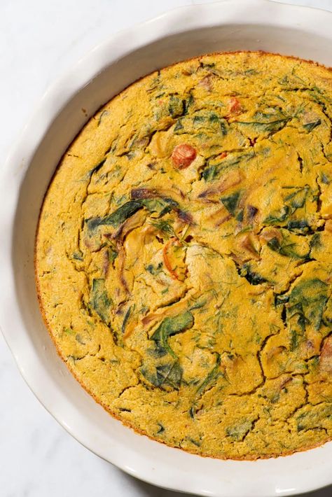 Learn to make a delicious vegan frittata (no eggs, no tofu) that will wow all your brunch guests. It features gluten-free chickpea flour, colorful veg, and zero complicated techniques. thenewbaguette.com Vegan Frittata, Veggie Frittata, Tofu Vegan, Cilantro Sauce, Chick Pea, Vegan Pesto, Spicy Mayo, Chickpea Flour, Roasted Red Peppers