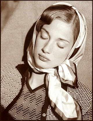 Beautiful Retro 50s Head Scarf Inspiration – Bell'Dora Fashions 1950 Clothes, Scarf Aesthetic, Hair Scarf Styles, Silk Headscarf, Chic Scarves, Head Scarf Styles, African Head Wraps, How To Wear Scarves, Traditional Fashion