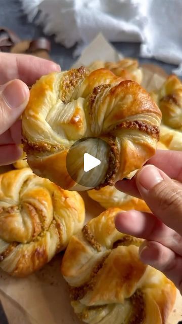 @thefeedfeed on Instagram: "This Puff Pastry Baklava by @thehealthyishfood may not be traditional, but it is an easy and delicious way to make a baklava-inspired dessert.   Get the recipe below / @thefeedfeed link in bio and keep tagging #feedfeed for a chance to be featured.   INGREDIENTS: 2 sheets puff pastry 1/2 cup pistachios, chopped 2 tablespoons sugar 1/2 teaspoon cinnamon 3 tablespoons unsalted butter, softened Honey, to taste 1 egg white, beaten  RECIPE: 1. To a blender add: pistachio, sugar, cinnamon, honey, and butter and blend until well combined. 2. Roll both sheets of the puff pastry. Spread the pistachio filling and top with the other puff pastry. Vertically cut into 1 inch and roll into a ball. Brush with egg white and bake at 400 degrees F for 30-35 minutes.  #puffpastry # Puff Pastry Baklava, Baklava Puff Pastry, Baklava Puff Pastry Cinnamon Rolls, English Muffin Breakfast Baklava, Rolled Baklava, Savoury Spiced Baklava, Pistachio Filling, Baklava Pistachio, Cinnamon Honey